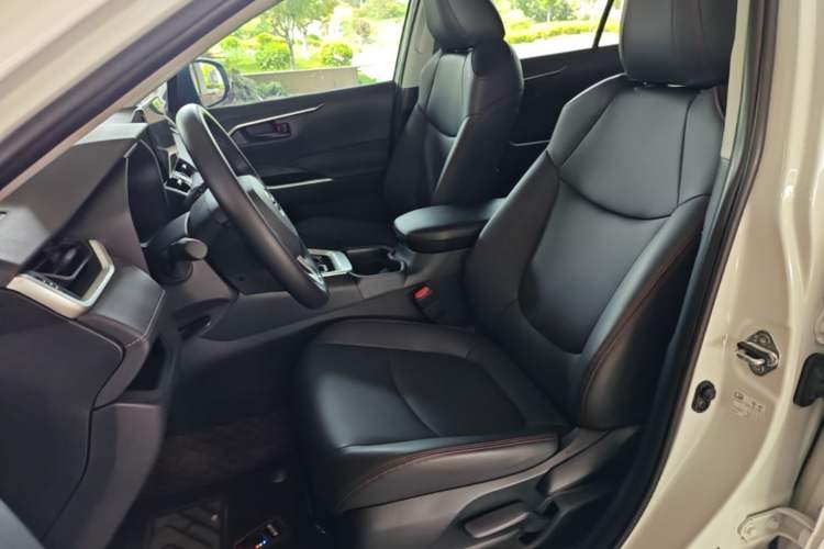 Used Toyota RAV4 2024 2.0L CVT Two-Wheel Drive Urban Edition Left Front Seat