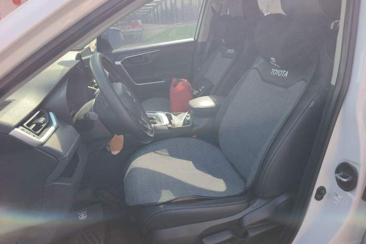 Used Toyota RAV4 2024 2.0L CVT Two-Wheel Drive Urban Edition Left Front Seat