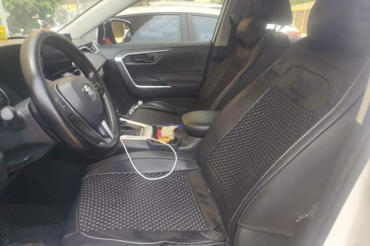 Used Toyota RAV4 2024 2.0L CVT Two-Wheel Drive Urban Edition Left Front Seat
