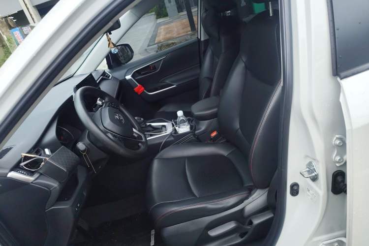 Used Toyota RAV4 2024 2.0L CVT Two-Wheel Drive Urban Edition Left Front Seat