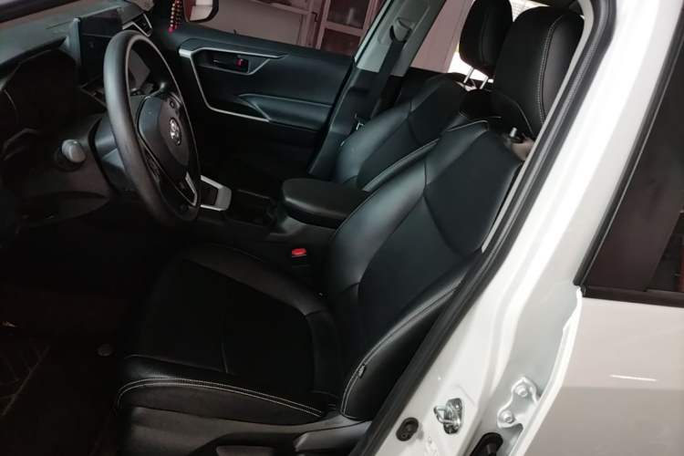 Used Toyota RAV4 2024 2.0L CVT Two-Wheel Drive Urban Edition Left Front Seat
