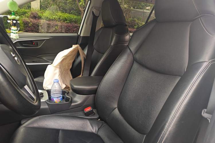 Used Toyota RAV4 2024 2.0L CVT Two-Wheel Drive Urban Edition Left Front Seat