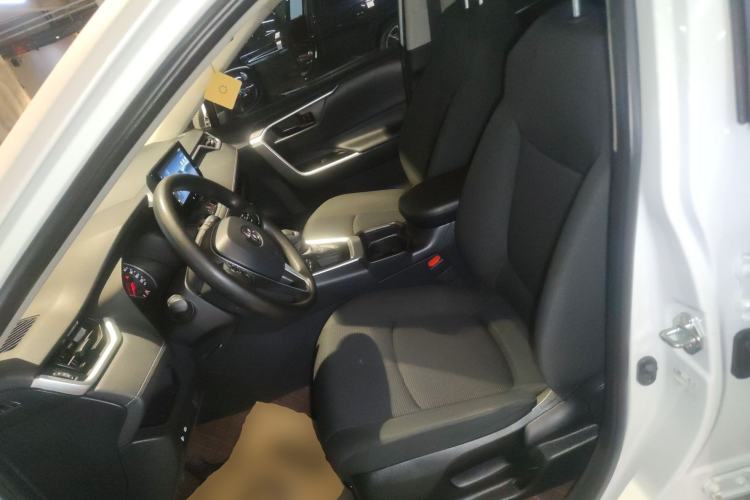 Used Toyota RAV4 2024 2.0L CVT Two-Wheel Drive Urban Edition Left Front Seat