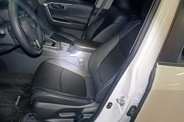 Used Toyota RAV4 2024 2.0L CVT Two-Wheel Drive Urban Edition Left Front Seat