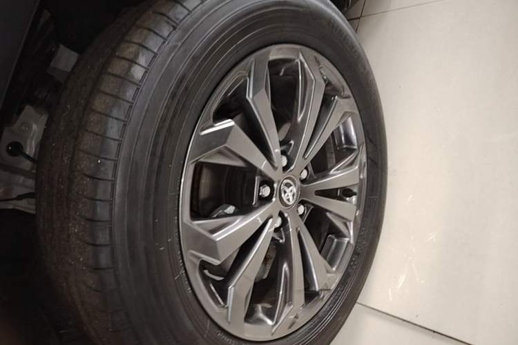 Used Toyota RAV4 2024 2.0L CVT Two-Wheel Drive Fashion Plus Edition Left Front Wheel Hub