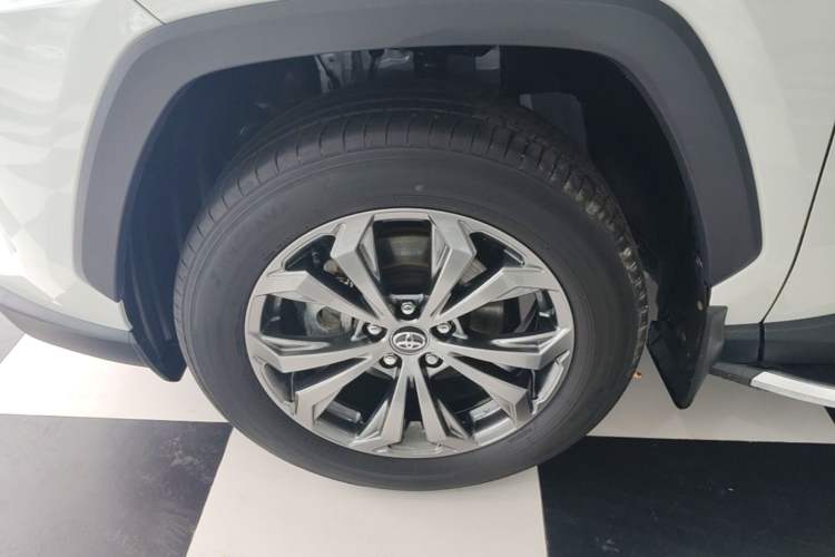 Used Toyota RAV4 2024 Dual-Motor 2.5L E-CVT Two-Wheel Drive Elite Plus Edition Left Front Wheel Hub