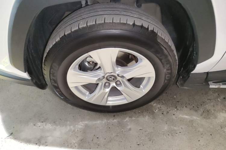 Used Toyota RAV4 2024 2.0L CVT Two-Wheel Drive Urban Edition Left Front Wheel Hub