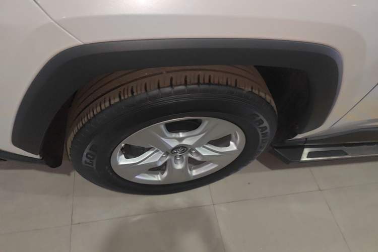 Used Toyota RAV4 2024 2.0L CVT Two-Wheel Drive Urban Edition Left Front Wheel Hub