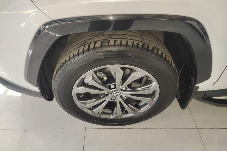 Used Toyota RAV4 2024 2.0L CVT Two-Wheel Drive Fashion Plus Edition Left Front Wheel Hub