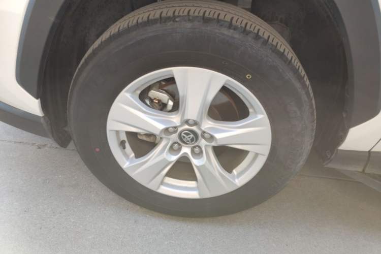 Used Toyota RAV4 2024 2.0L CVT Two-Wheel Drive Urban Edition Left Front Wheel Hub