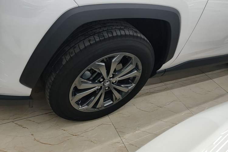Used Toyota RAV4 2024 Dual-Motor 2.5L E-CVT Two-Wheel Drive Elite Plus Edition Left Front Wheel Hub