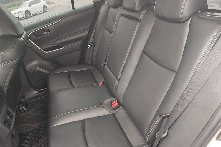 Used Toyota RAV4 2024 2.0L CVT Two-Wheel Drive Urban Edition Left Rear Seat