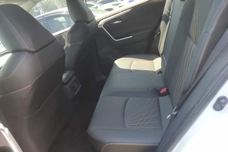 Used Toyota RAV4 2024 2.0L CVT Two-Wheel Drive Fashion Plus Edition Left Rear Seat