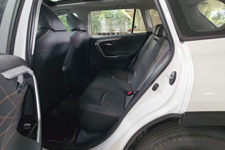 Used Toyota RAV4 2024 2.0L CVT Two-Wheel Drive Fashion Plus Edition Left Rear Seat