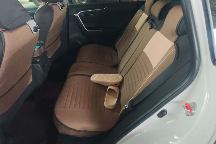 Used Toyota RAV4 2024 2.0L CVT Two-Wheel Drive Urban Edition Left Rear Seat
