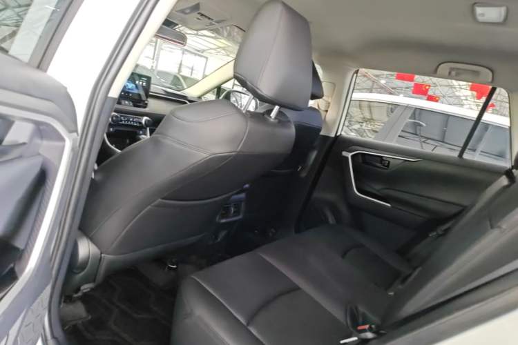 Used Toyota RAV4 2024 2.0L CVT Two-Wheel Drive Urban Edition Left Rear Seat