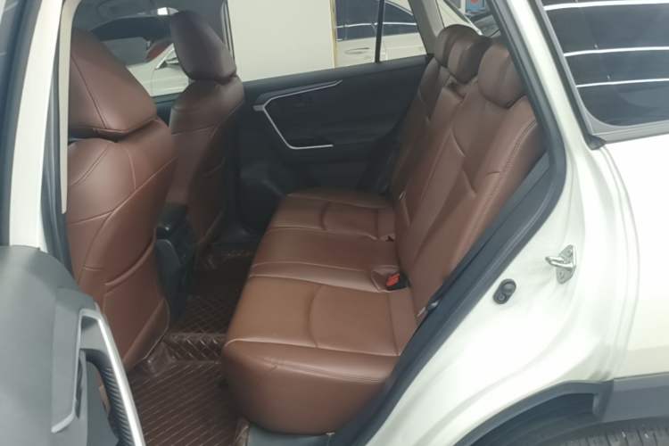 Used Toyota RAV4 2024 2.0L CVT Two-Wheel Drive Urban Edition Left Rear Seat