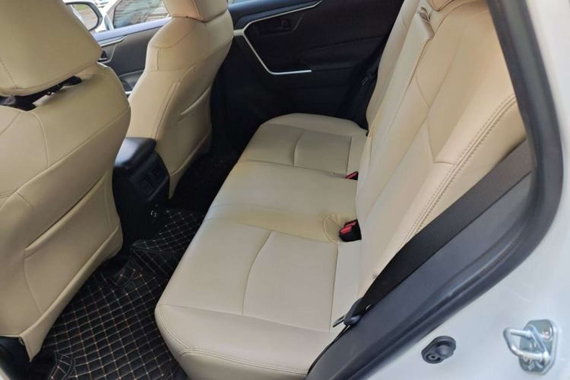 Used Toyota RAV4 2024 2.0L CVT Two-Wheel Drive Urban Edition Left Rear Seat