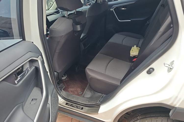 Used Toyota RAV4 2024 2.0L CVT Two-Wheel Drive Fashion Edition Left Rear Seat