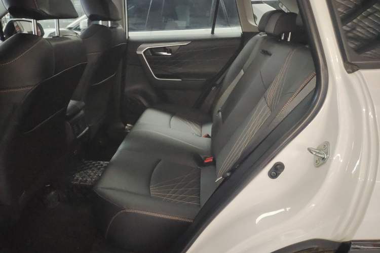 Used Toyota RAV4 2024 2.0L CVT Two-Wheel Drive Fashion Plus Edition Left Rear Seat