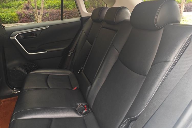 Used Toyota RAV4 2024 2.0L CVT Two-Wheel Drive Urban Edition Left Rear Seat