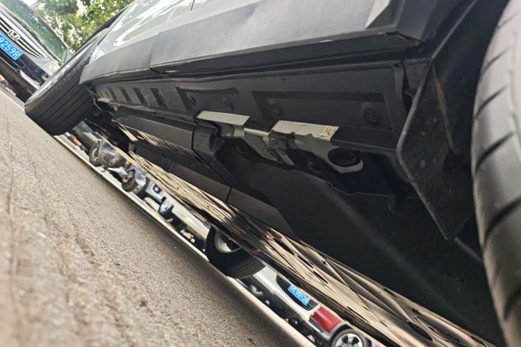 Used Toyota RAV4 2024 2.0L CVT Two-Wheel Drive Urban Edition Left Side Sill