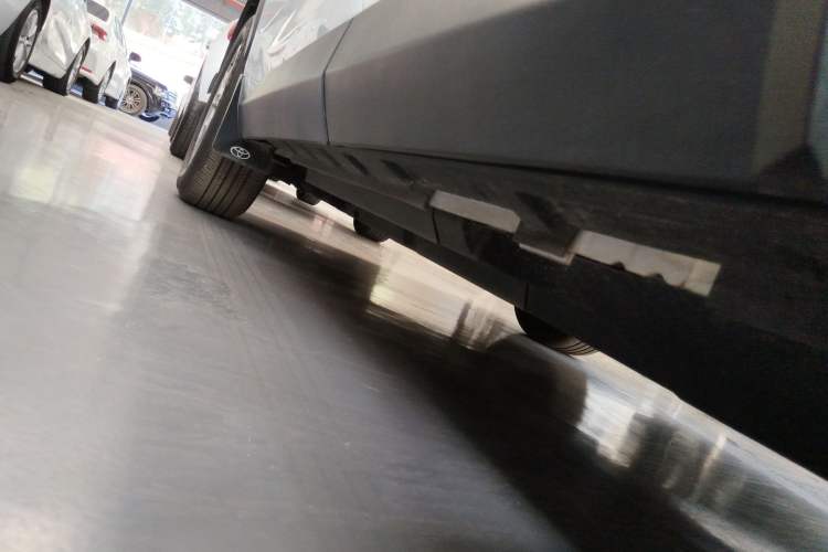 Used Toyota RAV4 2024 2.0L CVT Two-Wheel Drive Urban Edition Left Side Sill