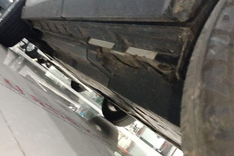 Used Toyota RAV4 2024 2.0L CVT Two-Wheel Drive Urban Edition Left Side Sill