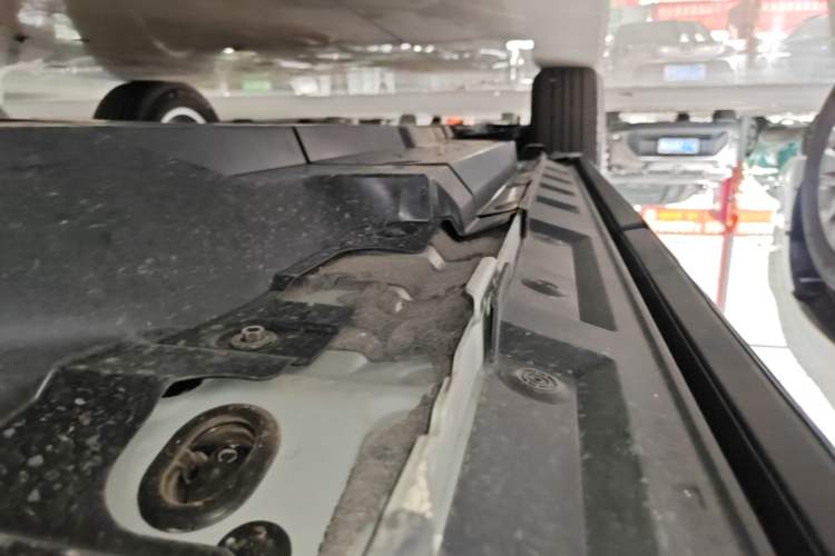 Used Toyota RAV4 2024 2.0L CVT Two-Wheel Drive Urban Edition Left Side Sill