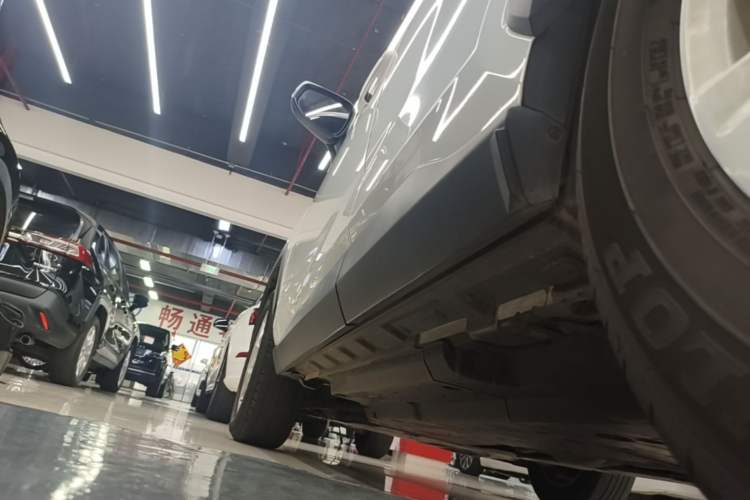 Used Toyota RAV4 2024 2.0L CVT Two-Wheel Drive Urban Edition Left Side Sill