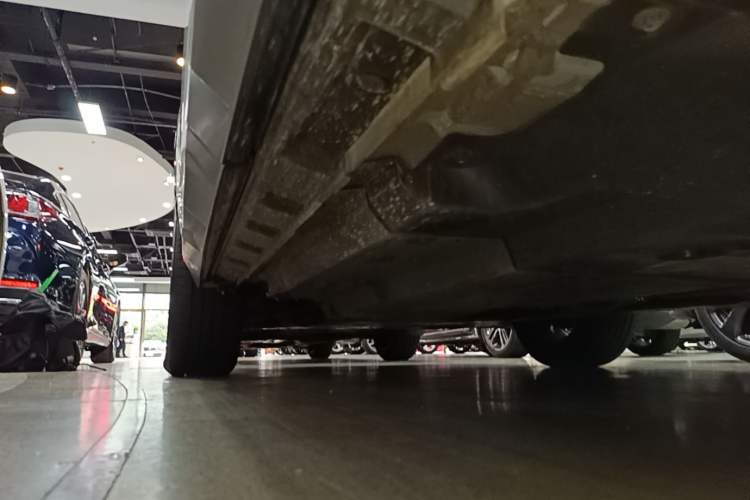 Used Toyota RAV4 2024 2.0L CVT Two-Wheel Drive Fashion Plus Edition Left Side Sill