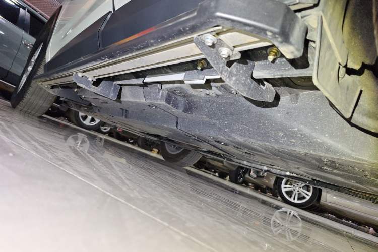 Used Toyota RAV4 2024 2.0L CVT Two-Wheel Drive Urban Edition Left Side Sill