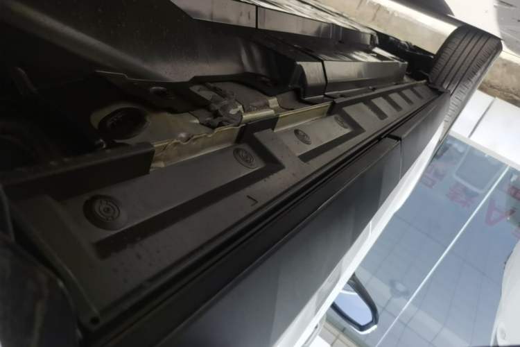 Used Toyota RAV4 2024 2.0L CVT Two-Wheel Drive Urban Edition Left Side Sill