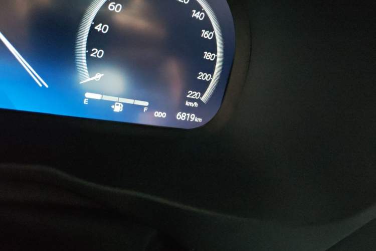 Used Toyota RAV4 2024 2.0L CVT Two-Wheel Drive Fashion Plus Edition Odometer Close Up