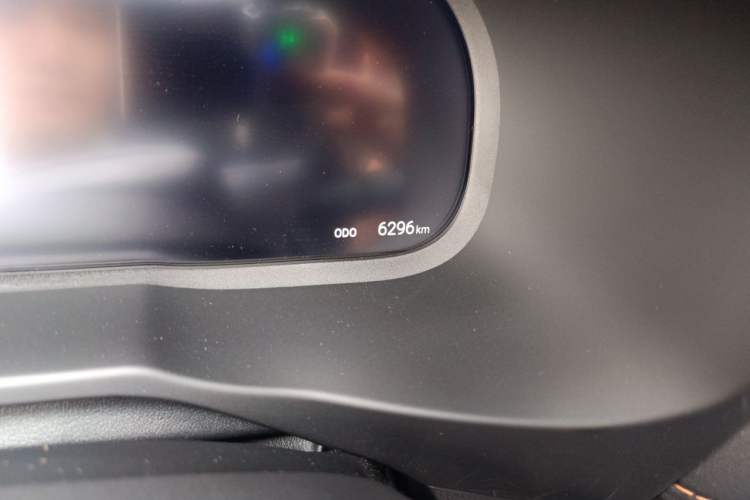 Used Toyota RAV4 2024 2.0L CVT Two-Wheel Drive Fashion Plus Edition Odometer Close Up