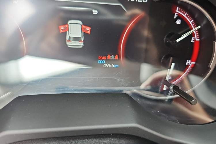 Used Toyota RAV4 2024 2.0L CVT Two-Wheel Drive Fashion Edition Odometer Close Up