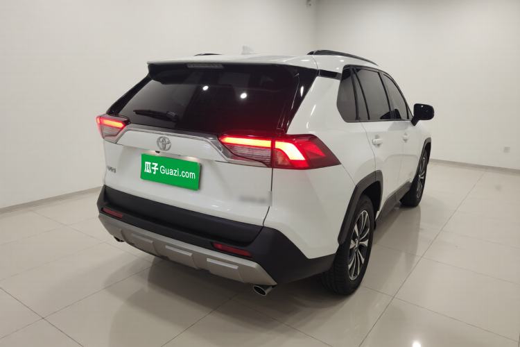 Used Toyota RAV4 2024 2.0L CVT Two-Wheel Drive Fashion Plus Edition Rear Right 45 Deg