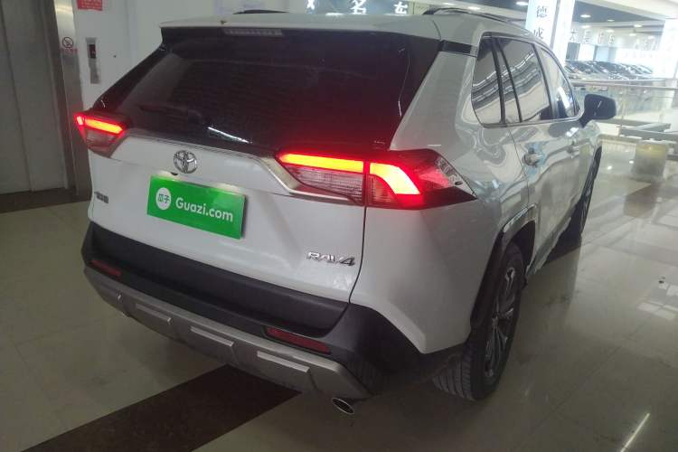 Used Toyota RAV4 2024 2.0L CVT Two-Wheel Drive Fashion Plus Edition Rear Right 45 Deg