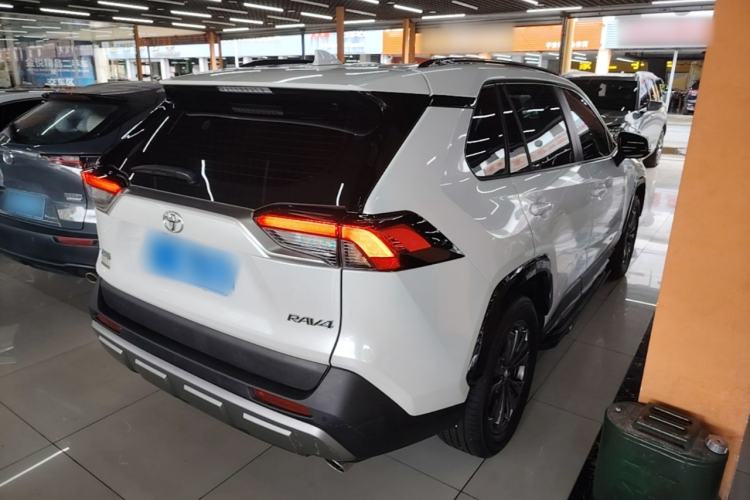 Used Toyota RAV4 2024 2.0L CVT Two-Wheel Drive Fashion Plus Edition Rear Right 45 Deg