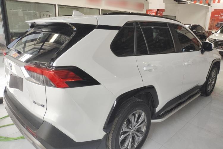 Used Toyota RAV4 2024 2.0L CVT Two-Wheel Drive Fashion Plus Edition Rear Right 45 Deg