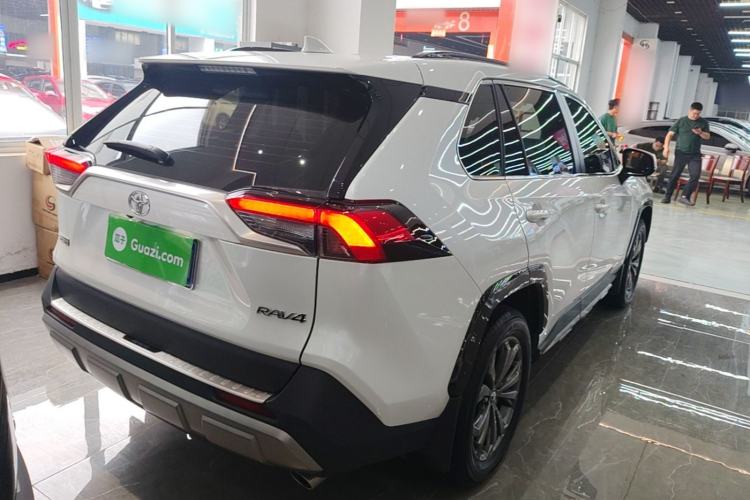 Used Toyota RAV4 2024 2.0L CVT Two-Wheel Drive Fashion Plus Edition Rear Right 45 Deg