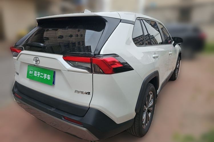 Used Toyota RAV4 2024 2.0L CVT Two-Wheel Drive Fashion Edition Rear Right 45 Deg