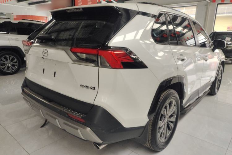 Used Toyota RAV4 2024 2.0L CVT Two-Wheel Drive Fashion Plus Edition Rear Right 45 Deg