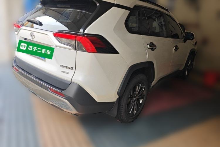 Used Toyota RAV4 2024 2.0L CVT Two-Wheel Drive Fashion Edition Rear Right 45 Deg