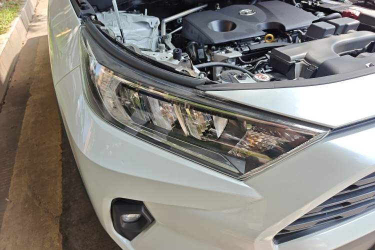 Used Toyota RAV4 2024 2.0L CVT Two-Wheel Drive Urban Edition Right Front Headlight