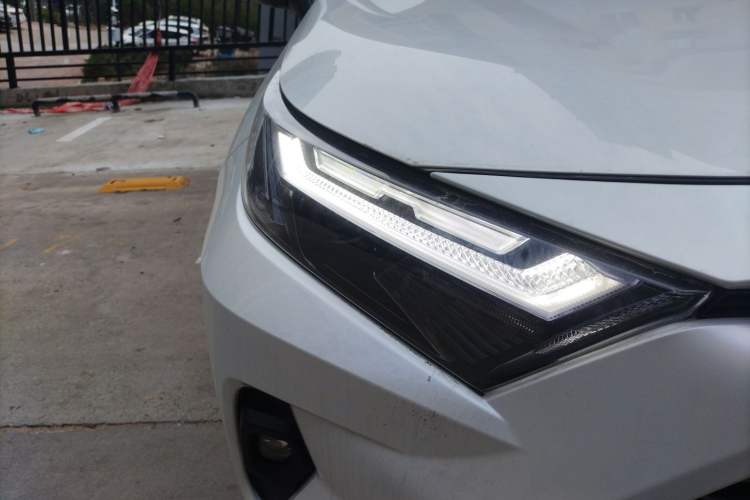 Used Toyota RAV4 2024 2.0L CVT Two-Wheel Drive Fashion Plus Edition Right Front Headlight