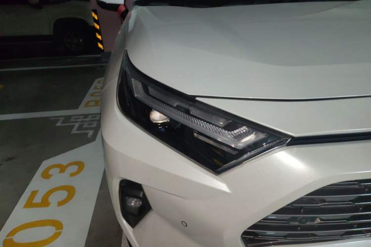 Used Toyota RAV4 2024 2.0L CVT Two-Wheel Drive Fashion Plus Edition Right Front Headlight
