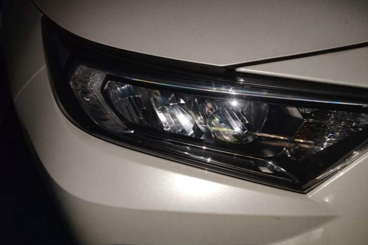 Used Toyota RAV4 2024 2.0L CVT Two-Wheel Drive Urban Edition Right Front Headlight