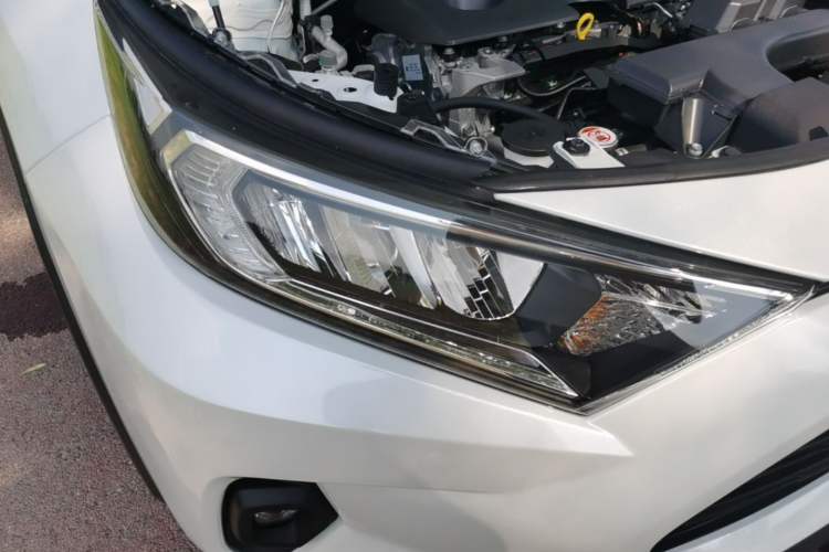 Used Toyota RAV4 2024 2.0L CVT Two-Wheel Drive Urban Edition Right Front Headlight
