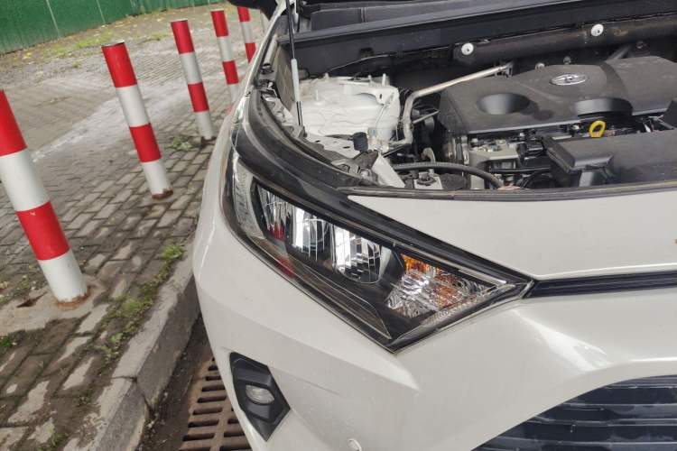 Used Toyota RAV4 2024 2.0L CVT Two-Wheel Drive Urban Edition Right Front Headlight